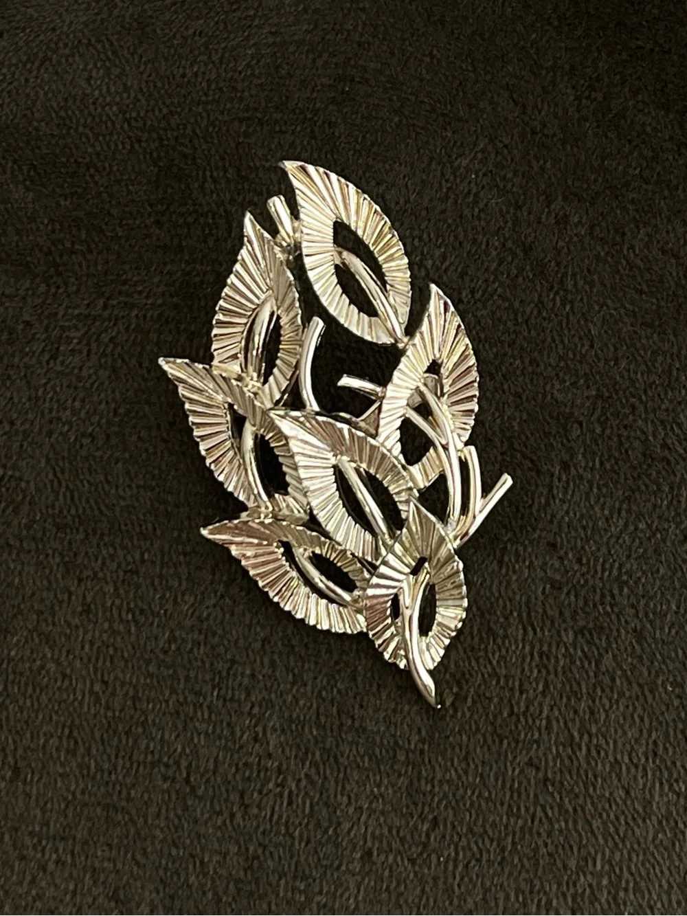 Vintage Leaf Flower Branch Cluster Openwork Gold Brooch Pin